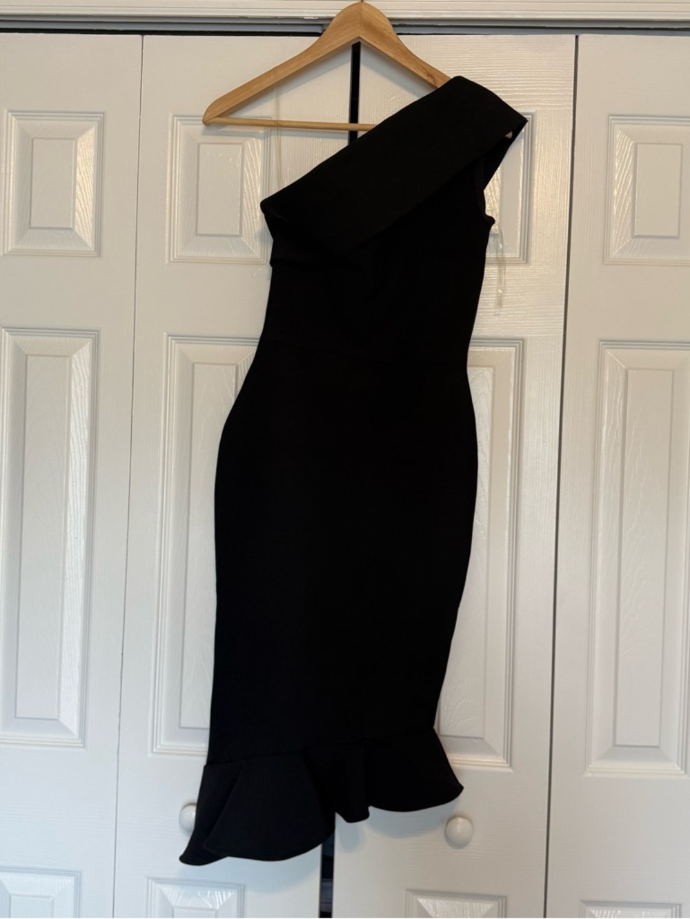 Elegant One-Shoulder Black Ruffle-Hem Dress
